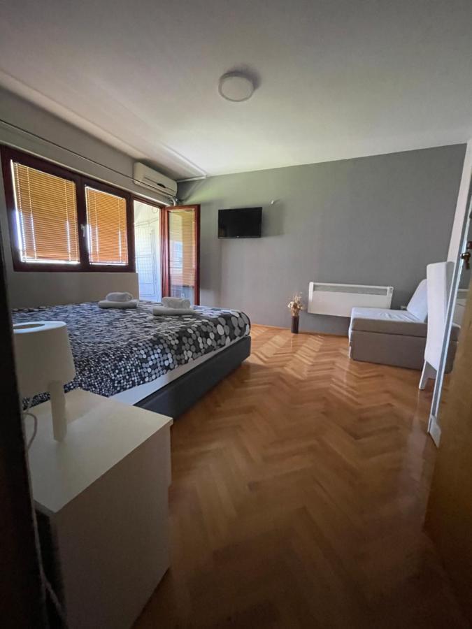 Ferienwohnung Leo Ni Exterior foto
