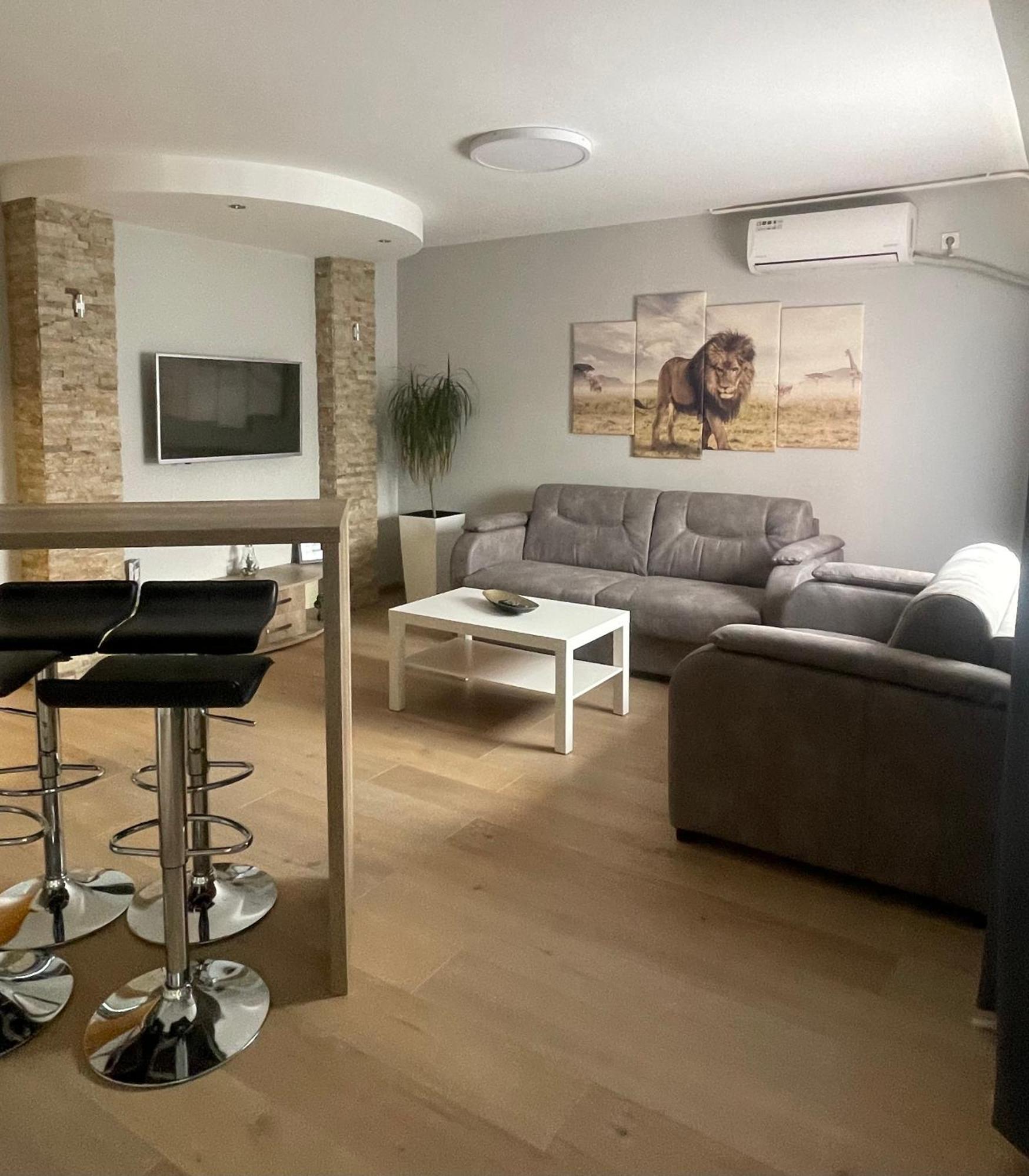 Ferienwohnung Leo Ni Exterior foto