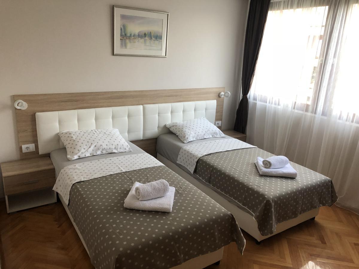 Ferienwohnung Leo Ni Exterior foto