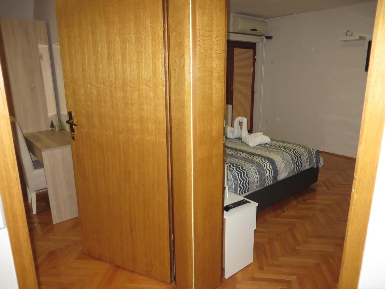 Ferienwohnung Leo Ni Exterior foto