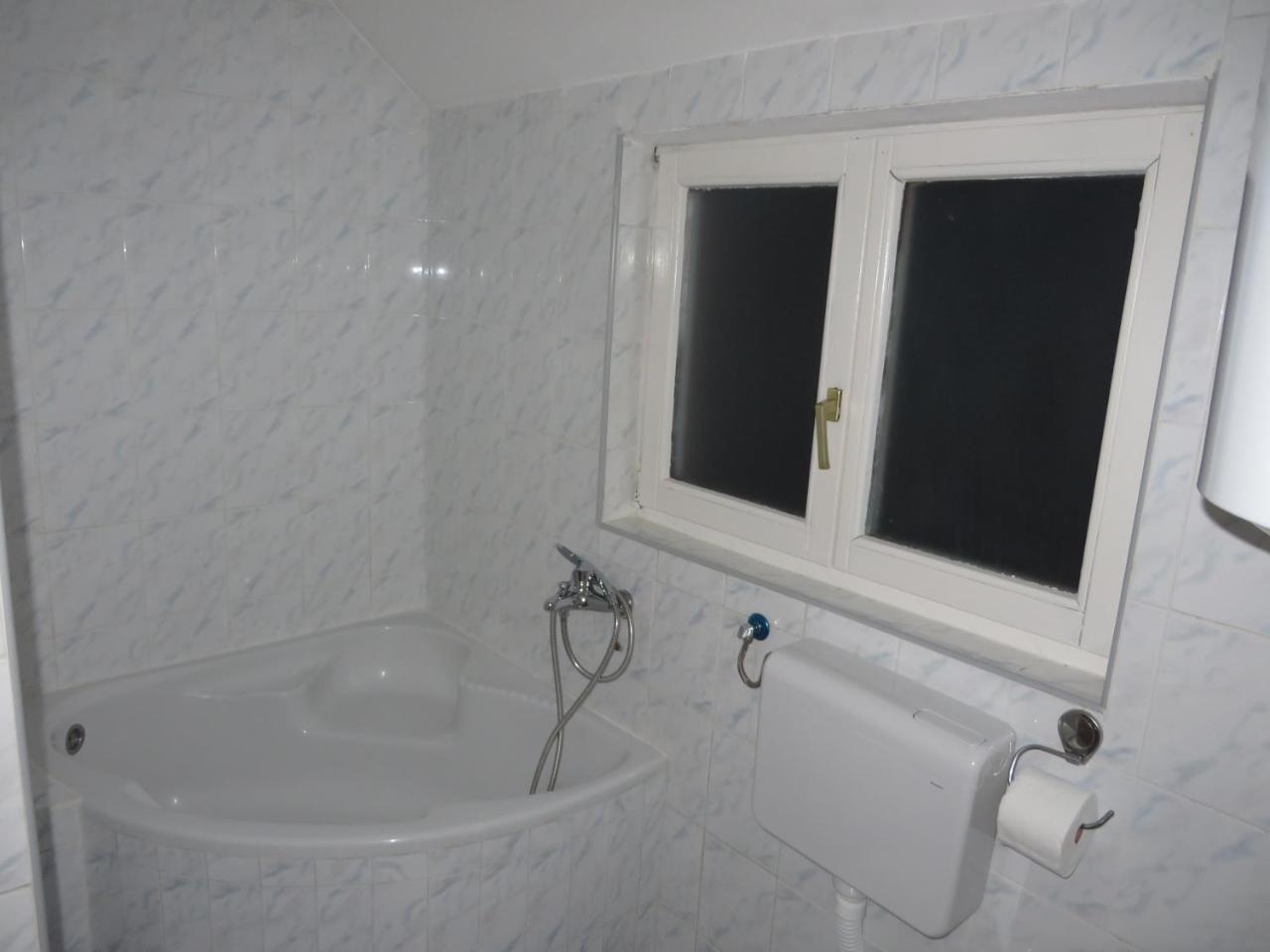 Ferienwohnung Leo Ni Exterior foto
